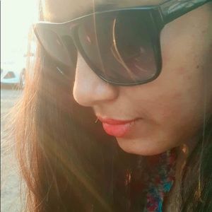 Meet your Posher, Momtaj